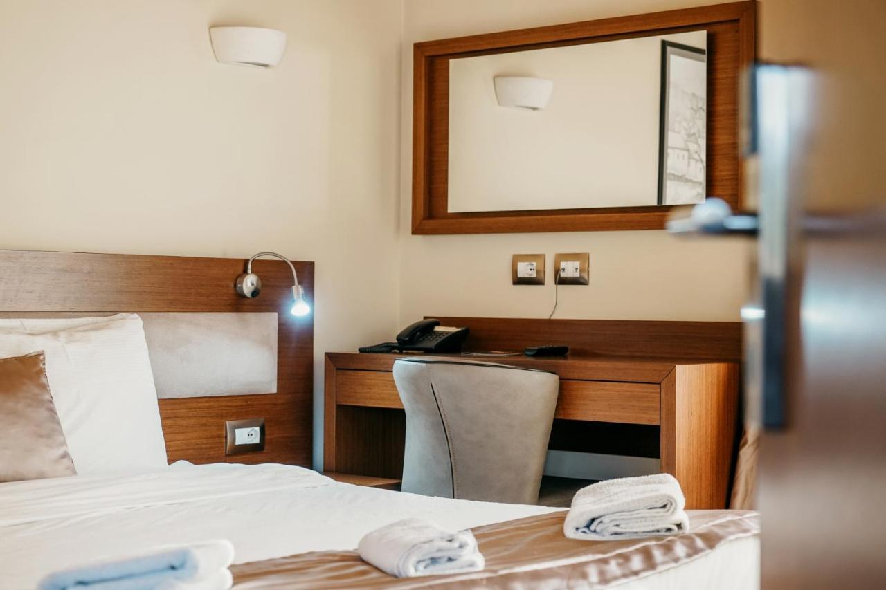 Center Hotel Gjirokaster Ngoại thất bức ảnh