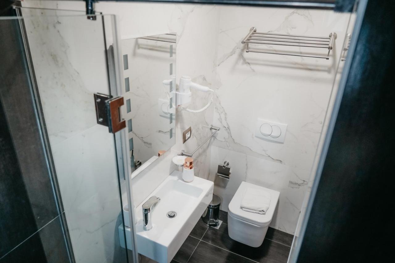 Center Hotel Gjirokaster Ngoại thất bức ảnh