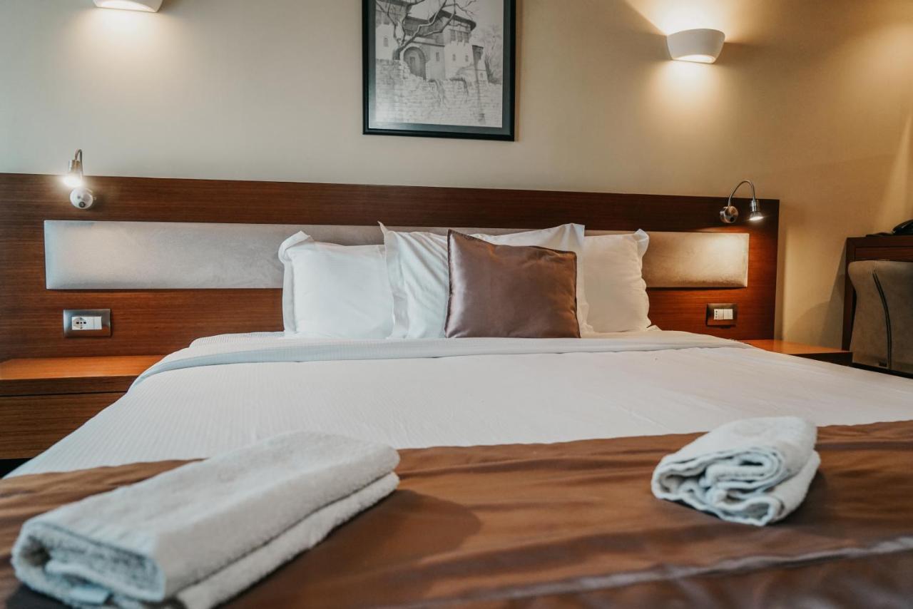 Center Hotel Gjirokaster Ngoại thất bức ảnh