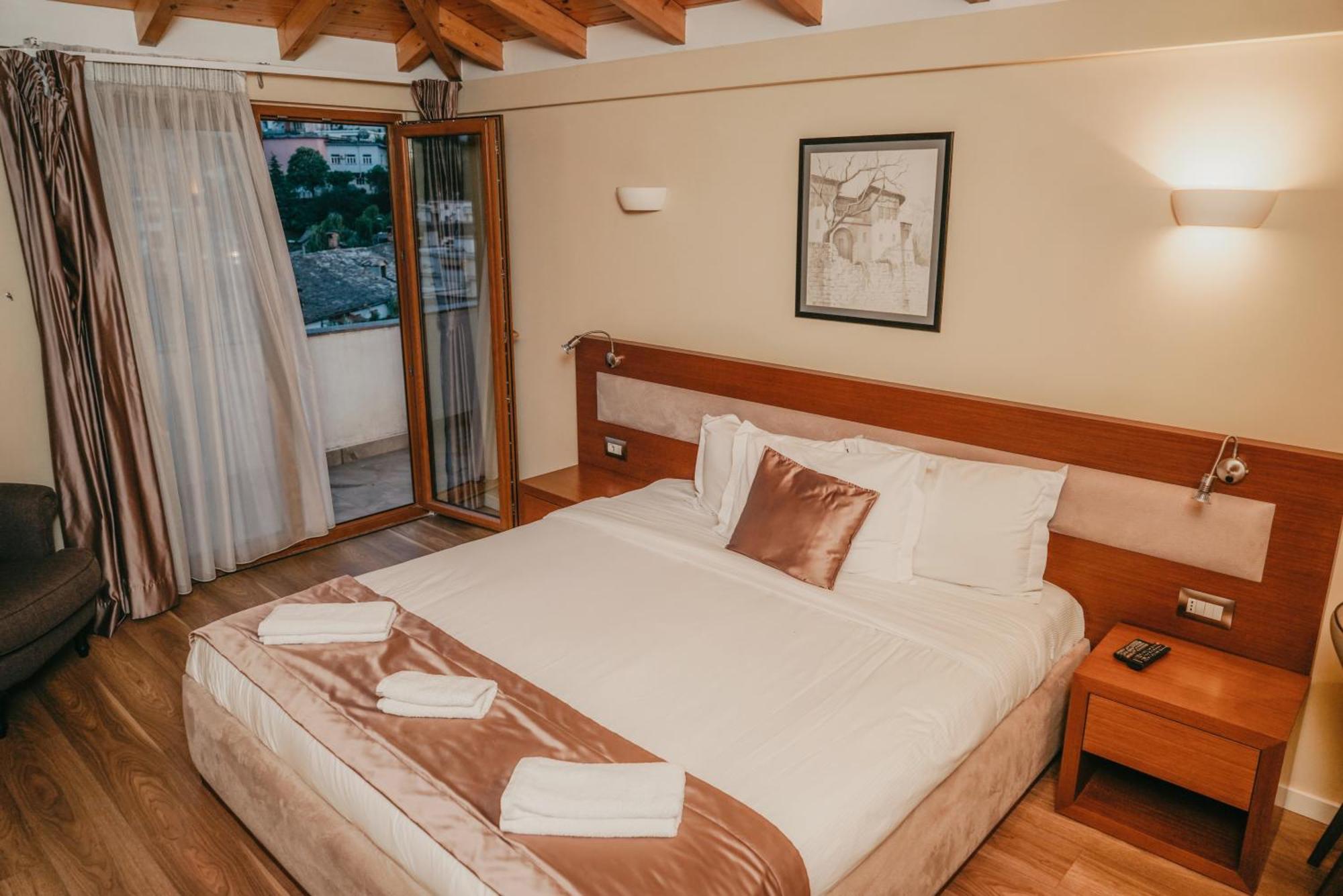 Center Hotel Gjirokaster Ngoại thất bức ảnh