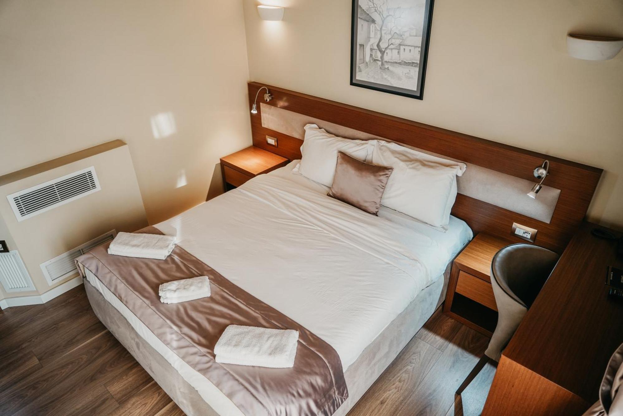 Center Hotel Gjirokaster Ngoại thất bức ảnh