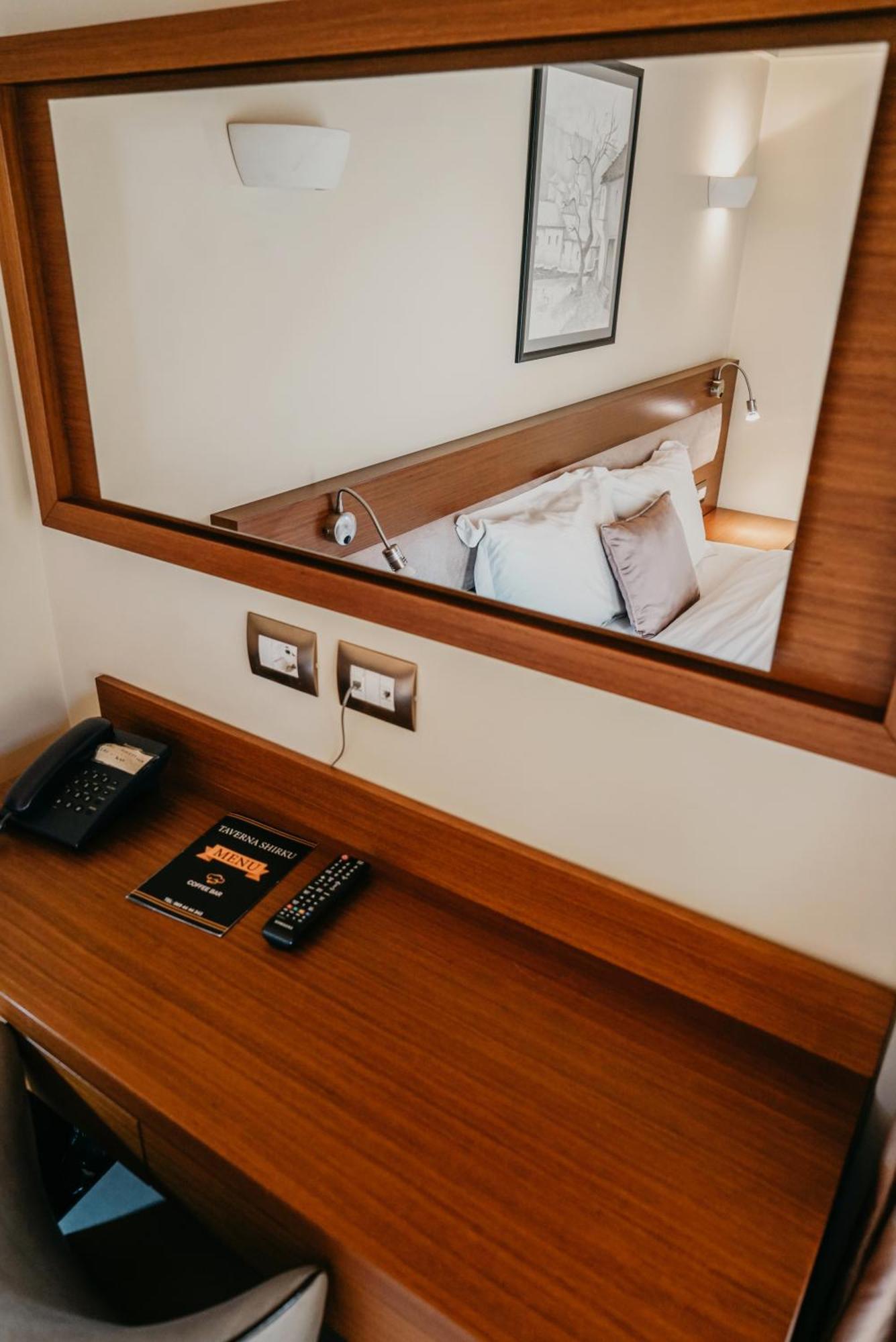 Center Hotel Gjirokaster Ngoại thất bức ảnh